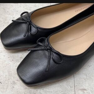 Bernardo Gwynn Ballet Flat
Black Nappa Leather